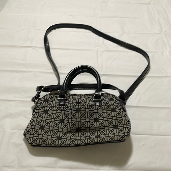 Handbags - Handle or over the shoulder pocket book.